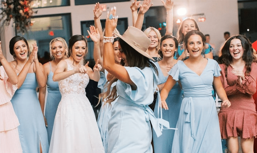 5 Tips for Hiring the Perfect Mobile DJ for Your Event