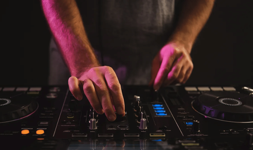 Reasons To Hire A Professional DJ For Your Event ()